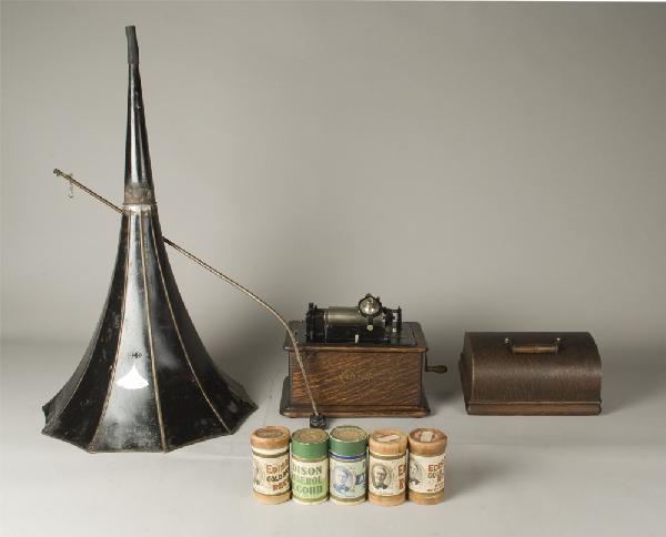 Early 20th C. Edison Standard Phonograph: Model B (?) phonograph. Oak cabinet with finger joints, serial #446019, decaled front and with flower horn. Includes 5 playable cylinders including "Cloud Chief." Private collection Oxford, Michigan.