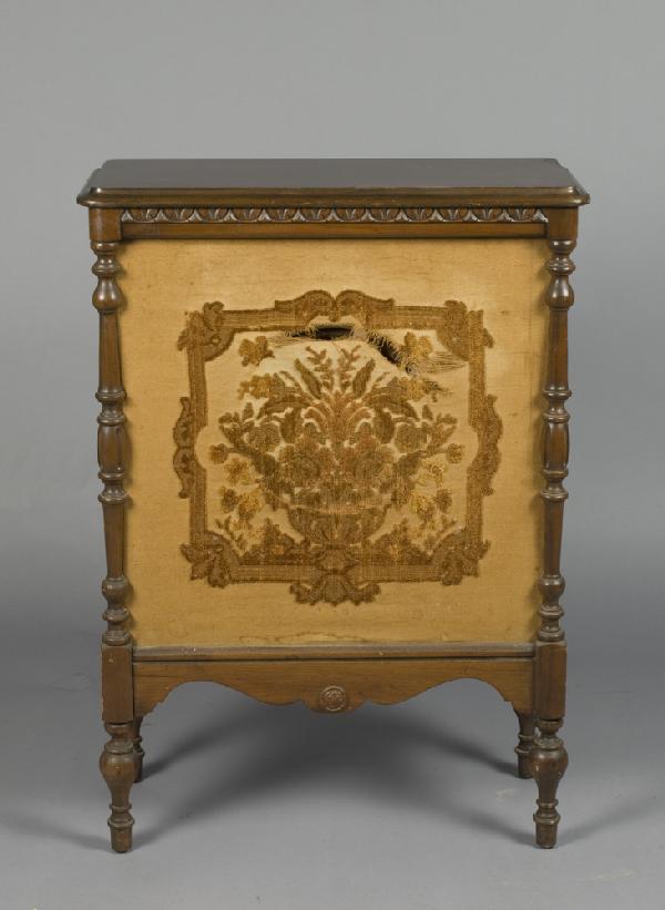 Antique 1927 RCA 106 Floor Speaker: Carved wood speaker with original fabric depicting a floral urn. 33.5" H x 24" W x 11.75" D, fabric with staining and holes, unknown working condition.