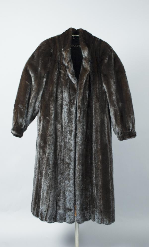 Adolfo Full Length Mink Coat From Macys: Mint condition, size 6 - 8, very nice piece.