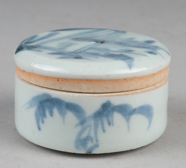 Chinese Blue & White Covered Jar - Cargo Find: The top finley painted to depict flowers and a fence, the sides with what appears to be stylized bats, probably 16th century from a cargo ship, 2.25"diameter, excellent conition with no encrustation.