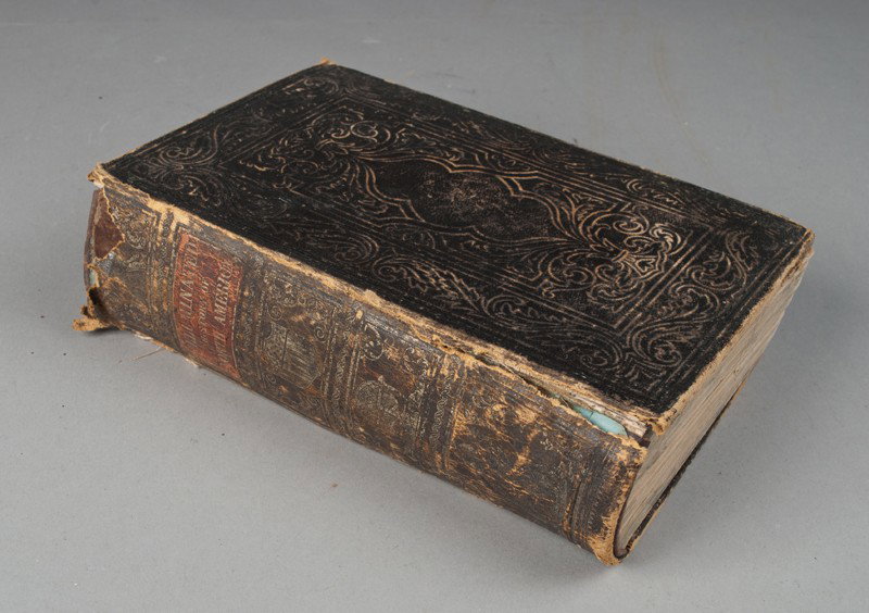 Illuminated History of North America by John Frost: Published by Henry Bill, 1860, available by subscription only. Illustrated with 400 engravings. Toned pages, cover and spine cover separated.