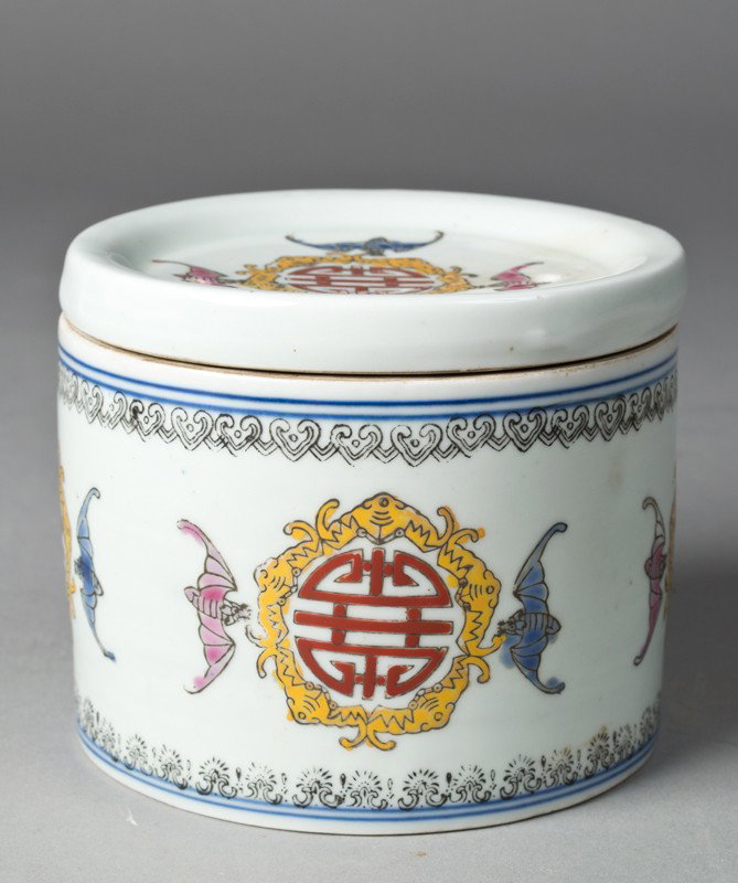 A Fine Chinese Famille Rose Porcelain Jar: Covered jar depicting pink and blue bats surrounding symbols in red. Six character mark within two squares in iron red, within two underglaze blue circles on underside. 3 & 7/8" H x 4 & 5/8" Dia., wit