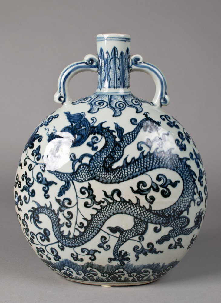 Chinese Qing Blue & White Moonflask: Finely painted to depict dragons amongst ruyi clouds, with two ruyi shaped handles, 13.25"H the neck with character mark in underglaze blue, circa late 19th century to Republic Period.