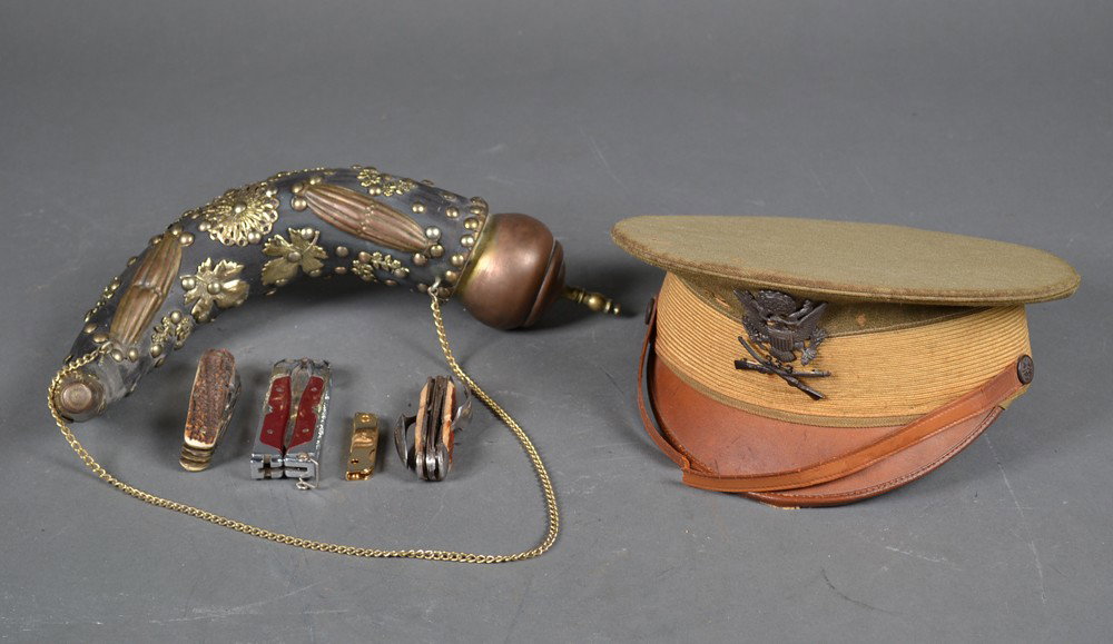 (6) Powder Horn & Knives: Includes a decorated powder horn with applied brass tacks and floral decorations, together with a switchblade knife, and three utility knives. And a military hat. Largest 13.5" L. Circa 20th century.