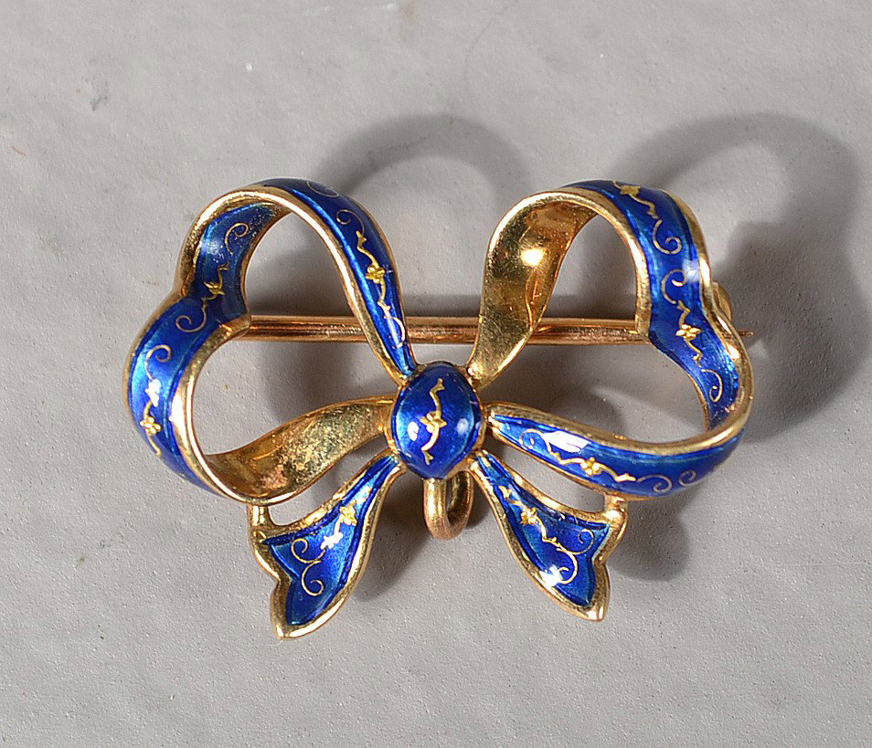 A 18K Gold And Enamel Bowtie Pin: Finely enameled in cobalt in an 18K gold mounting stamped 750, the enamel further inlaid with gold decoration, 5 grams total weight, 1" W circa early 20th Century. Private collection Gregory, Michigan