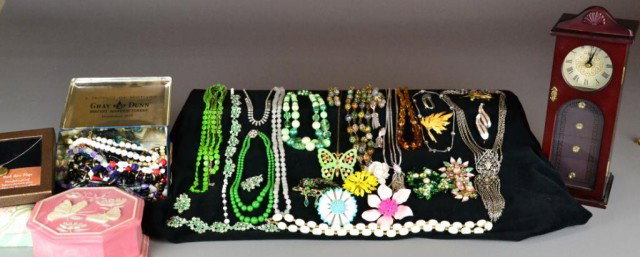 LARGE COLLECTION OF COSTUME JEWELRY: To include: Sara Coventry, Lisner, a variety of necklaces, broaches, earrings, rhinestone items,petoskey pendants, faceted amber colored graduated crystal bead necklace,nice wooden jewelry box in form