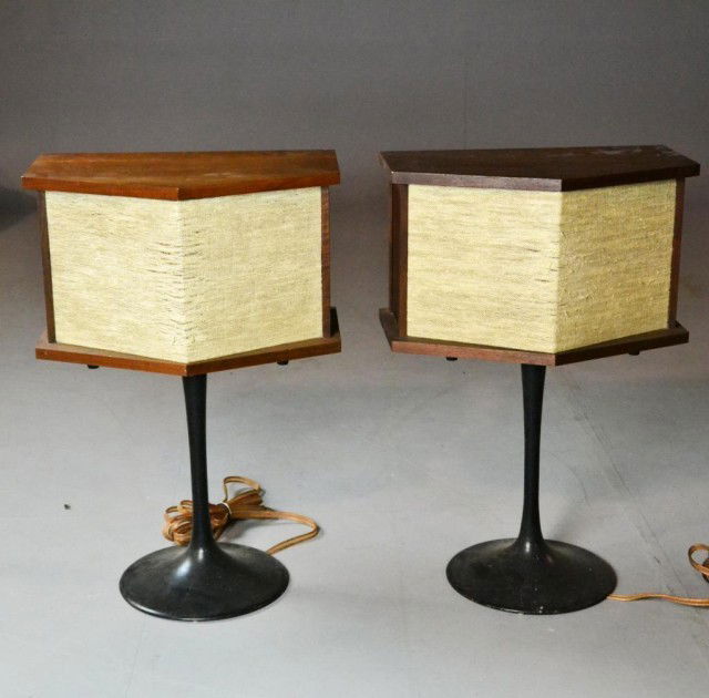(2) BOSE MODEL 901 SPEAKERS: Two Boise model 901 speakers mahogony case, with speakers on beige fabric, resting on black metal pedestals, with a round base, 30.5" H. circa 1960's- 70's. Private collection Oxford Mi.