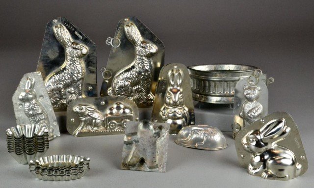 (27) Tin Molds and Tart Tins: To include seasonal chocolate and butter molds along with small French tart tins, largest is 10" H, circa 20th century, overall good condition. Private collection Columbiaville, MI.