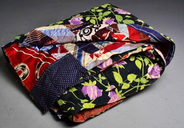 PATCHWORK DECORATIVE QUILT
