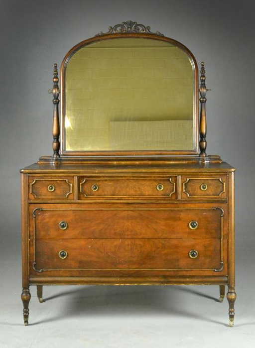 49: Mahogany Dresser By Sligh Furniture Company - 49: Mahogany Dresser By Sligh Furniture Company
