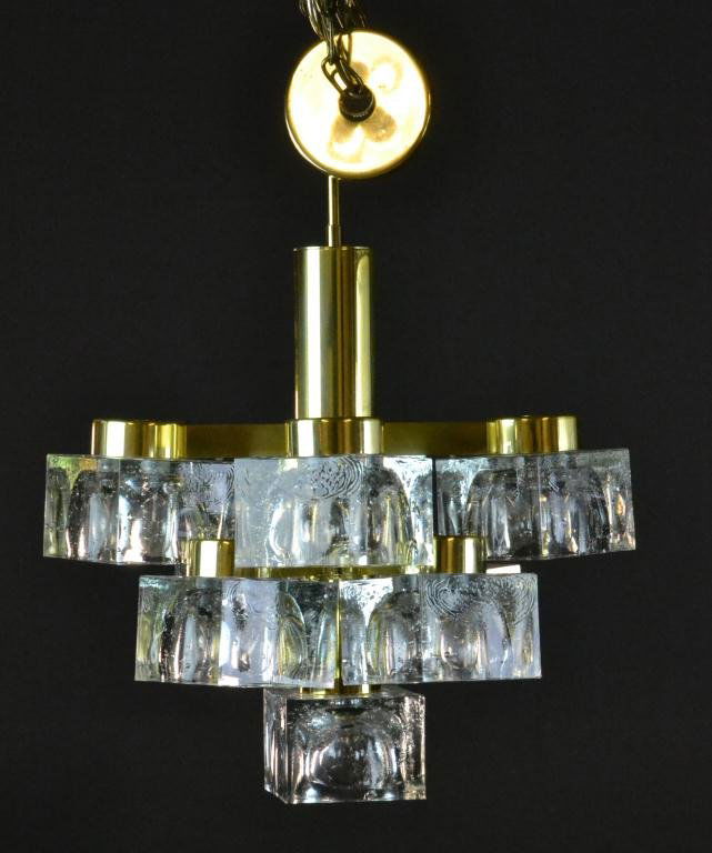Gaetano Sciolari Att. 8-Light Cube Brass Chandelier: Gaetano Sciolari ice cube brass hanging lamp with eight 4" x 3" Square glass cube shades, with paper label union-made brotherhood of electrical workers international and Lightolier, circa 1970. Condit