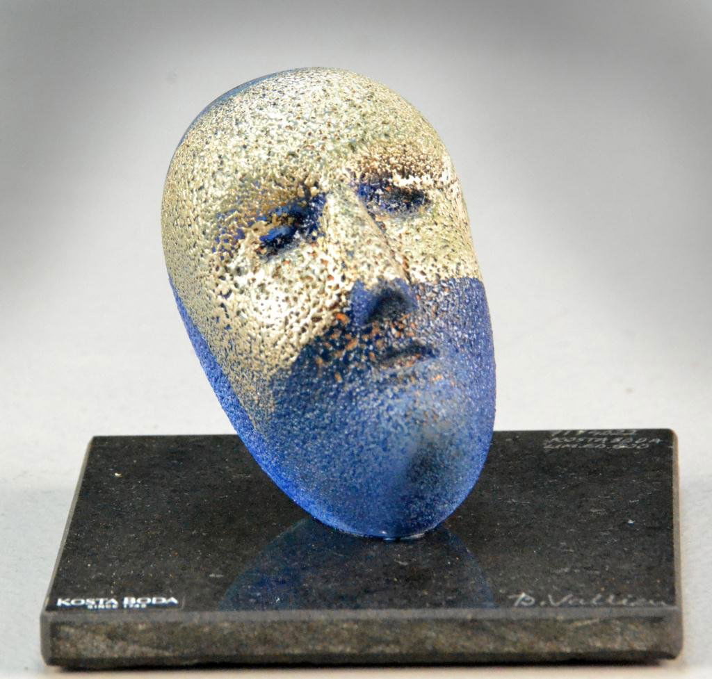 Kosta Boda Limited Edition Bertil Vallien Sculpture: Depicting image of a textured blue glass head with silver mask on a granite base from the Brains series by designer Bertil Vallien, hand etched LR B. Vallien, numbered upper right 7174022 Kosta Boda L