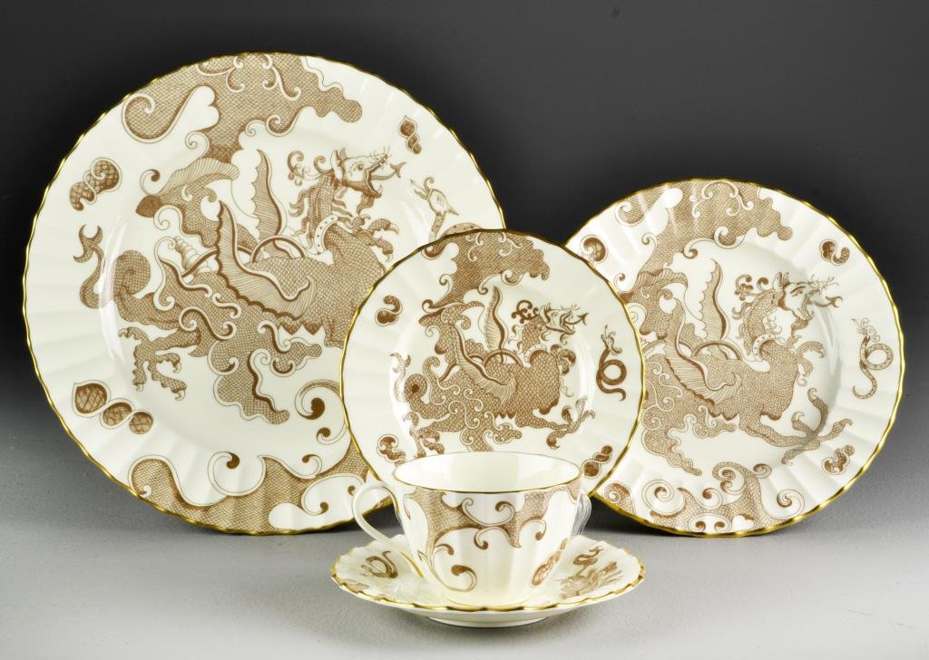 (37) Pcs. Worcester Bone China In The Dragon Sorel Patt: To include dinner plates, cups, and saucers. Condition: Excellent. Provenance: Formally in the collection of Gary Culpepper of Culpepper Galleries-Santa Fe, New Mexico.