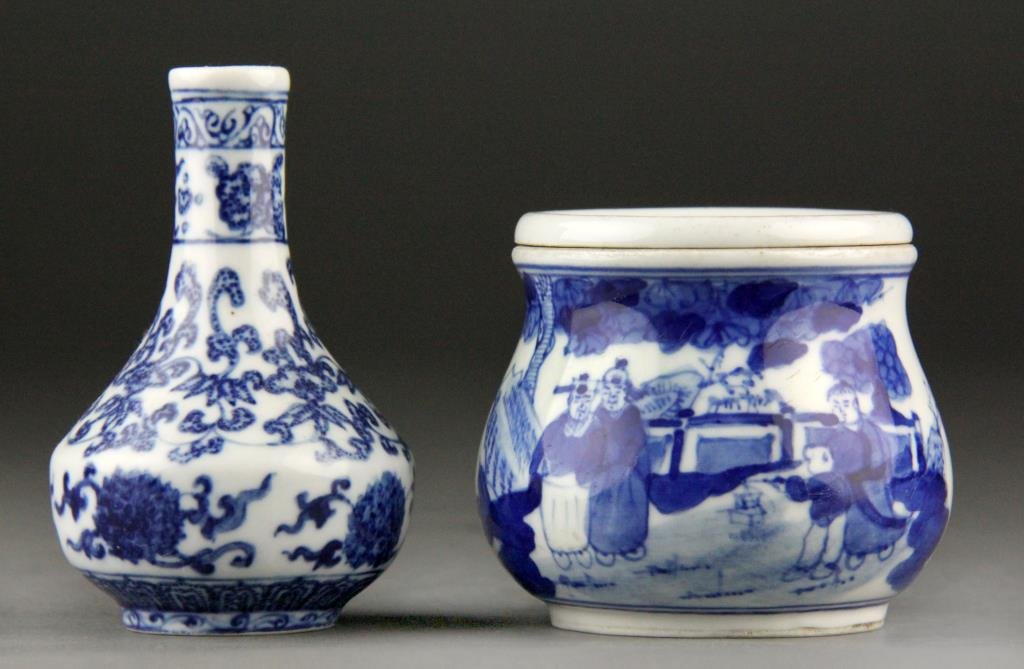 (2) Chinese Blue and White Porcelain Covered Jar & Vas: Consisting of small bottle-shaped vase with tendril decoration along with round covered jar with pierced lid having four bats, figural landscape decoration on body, largest is 3.5" H, good condition.