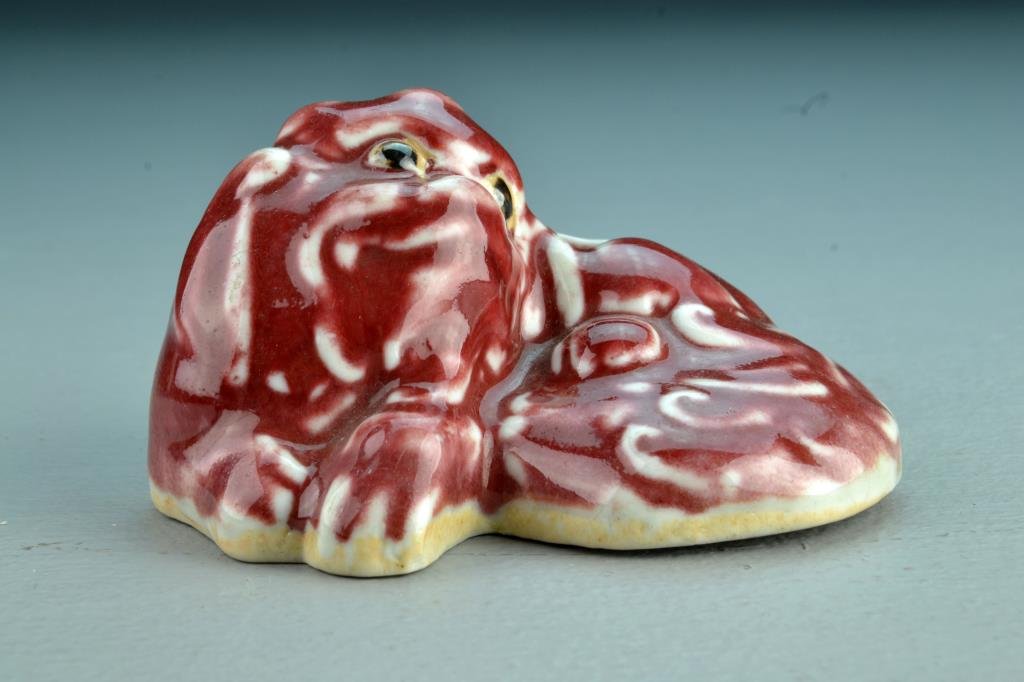 Chinese Qing Figural Porcelain Brush Wash: Depicting a seated foo dog covered all over in a strawberry glaze, with China stamp to underside, 4.25"W, circa 19th century. Collection of the Late Robert Willis owner of R.F. Willis Galleries, Grand