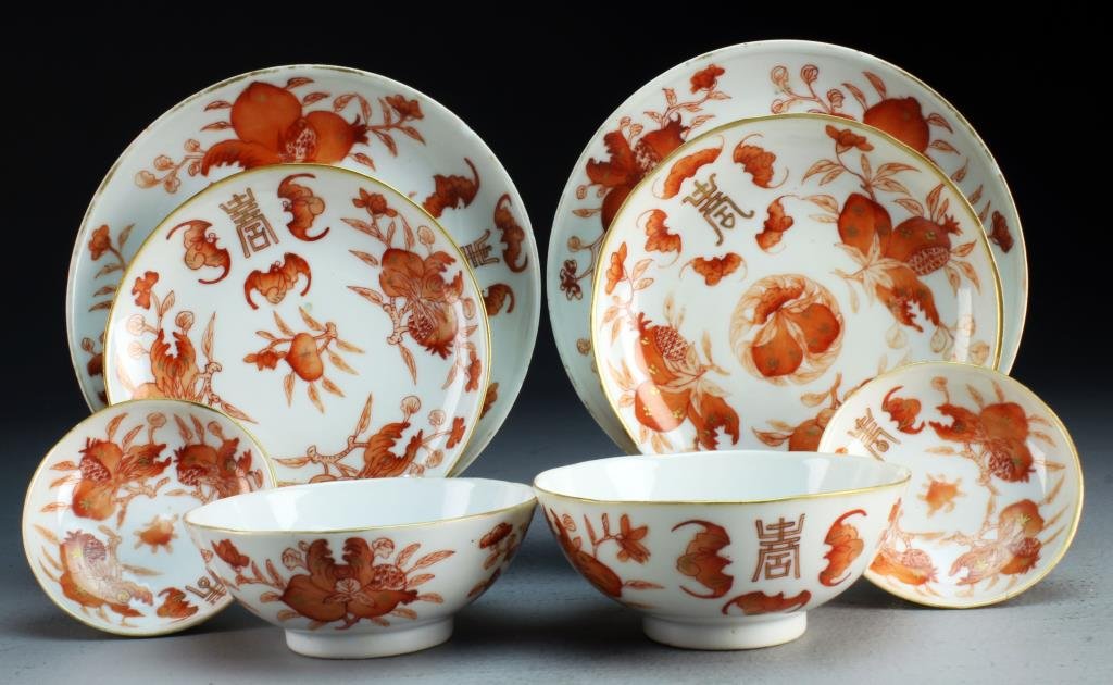 (8) Pcs Chinese Qing Porcelain: All finelt painted to depict peaches and bats, all bearing an iron red seal mark to under side, to include various bowls, plates and dishes, largest measures 6.5"D, two or three with small chips, circ