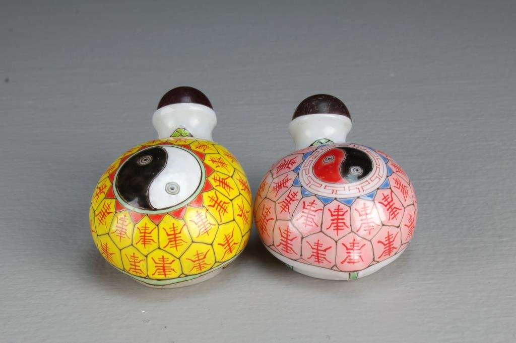 (2) Chinese Peking Glass Snuff Bottles: Each molded and painted as turtle, shells having symbols with yin-yang at center, four character marks in iron red and blue to bases, largest is 3.1"L.