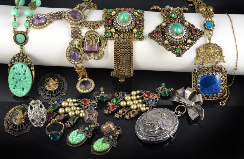 (16)Pcs Antique Costume Jewelry: To include better quality some inlaid with stones possibly jade a nice grouping, circa early 20th century