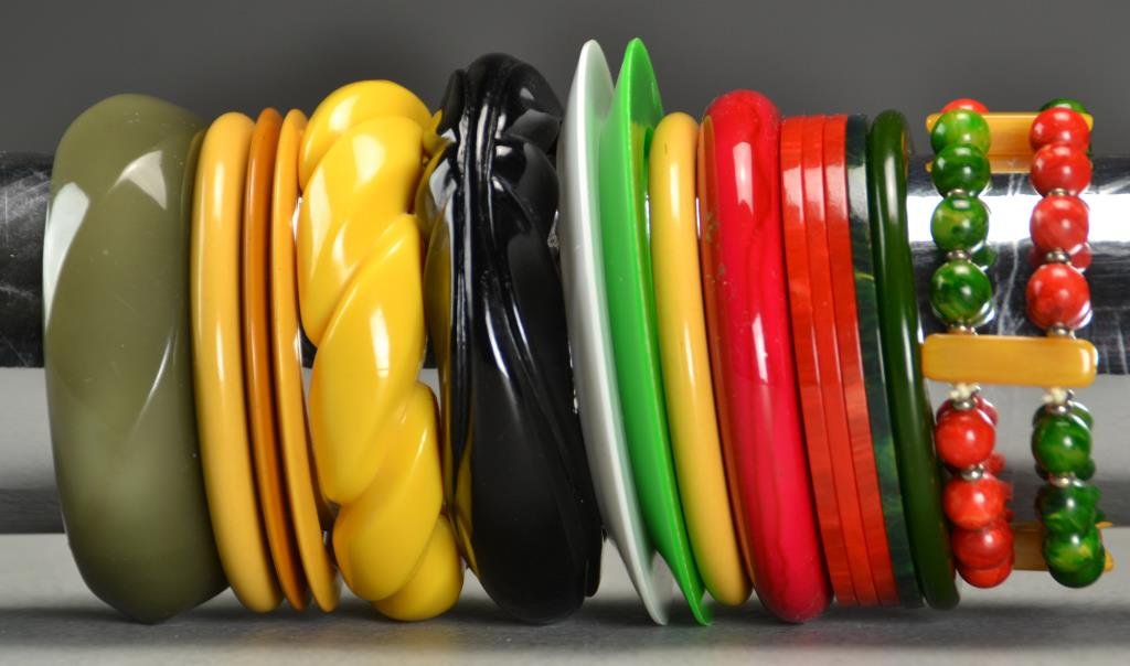 (16) Bakelite Bangle Bracelets: Bakelite bangles of various size and color including one beaded example, circa 20th century.