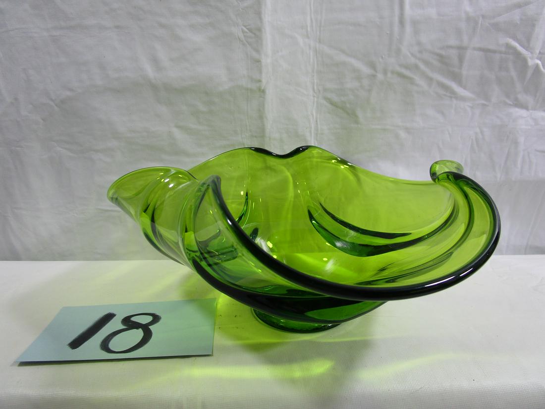 Vintage Viking Green Glass Console Bowl: This bowl is absolutely beautiful and has a draped pattern along the side. It is about 5" tall, 11.5" long and 10" wide. It is in excellent condition having no chips, cracks or flea bites.