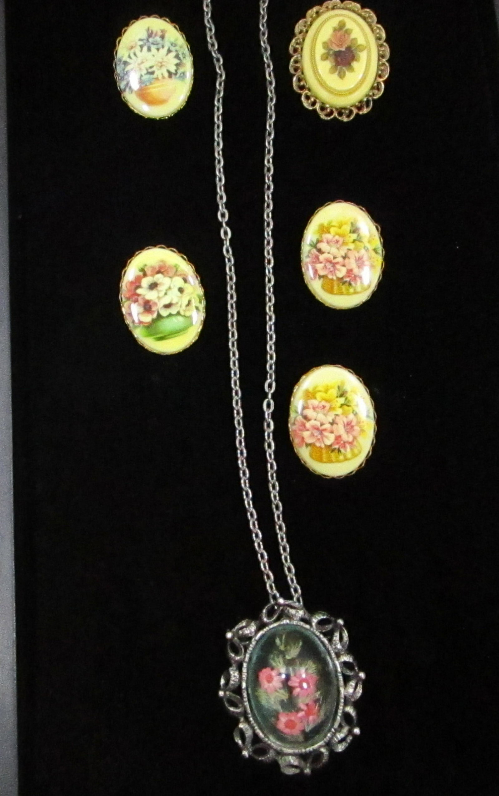 Vintage Lot Cameo Costume Jewelry Pins Brooches: This lot includes a necklace that is also a brooch. The other 5 pieces are plastic pins with gold filigree metal trim.