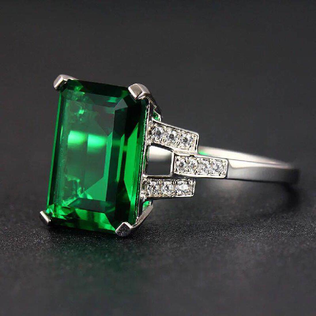 925 Silver 7.01ct Emerald 0.211ct Diamond Ring: 925 Silver 7.01ct Emerald 0.211ct Diamond Ring ****** Metal: 925 Silver / Total Item Weight: 4 grams / Main Stone: Emerald / Color: Green / Carat Total Weight: 7.01 / Secondary Stone: Diamond / Carat