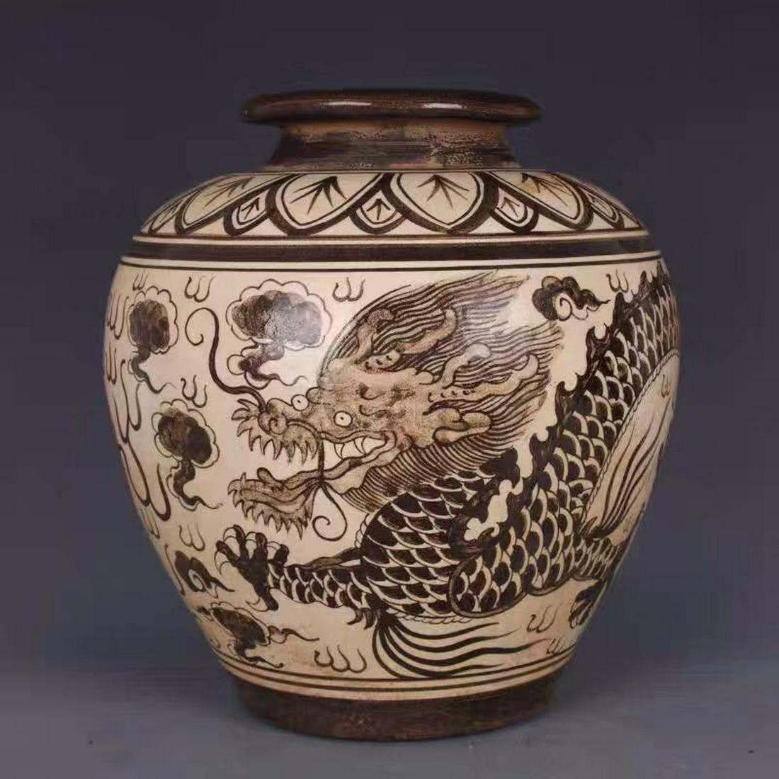 A JIZHOU YAO JAR WITH DRAGON PAINTING: Time: Song Dynasty / Height 10.16 in / Mouth-Diameter 4.92 in / Base-Diameter 5.31 in / Belly-Diameter 9.53 in