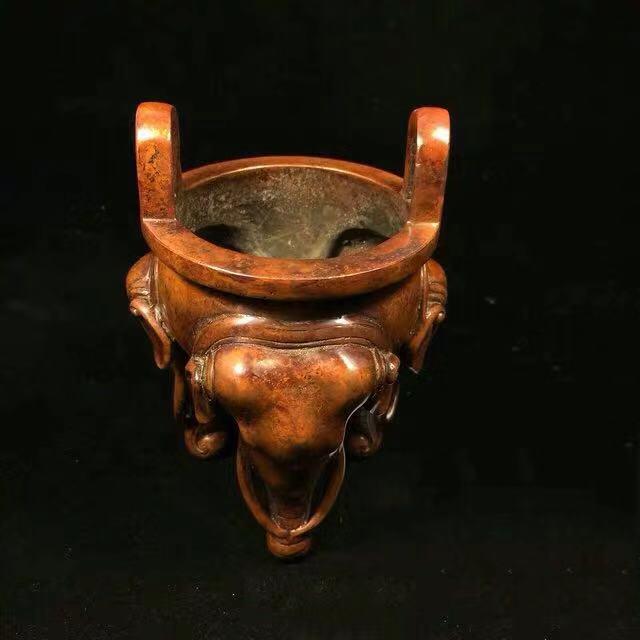 A XUANDE MARK BRONZE CENSER WITH ELEPHANT CARVING: Time Ming Dynasty / Width 3.94 in / Height 5.35 in