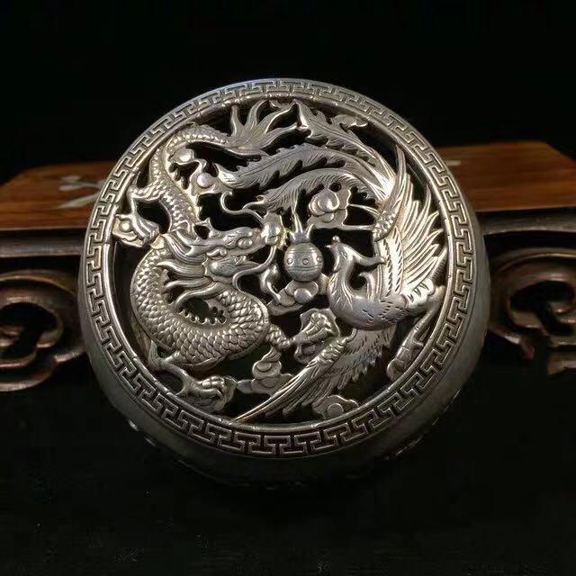 A XUANDE MARK SILVER CENSER WITH DRAGON AND PHOENIX: Time Ming Dynasty / Diameter 3.54 in / Height 2.56 in