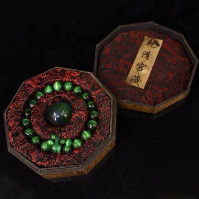 CAT'S EYE BRACELET: Time: Qing Dynasty 17-19 Century / Weight 920g / Diameter 1.97 in / Diameter 0.79 in