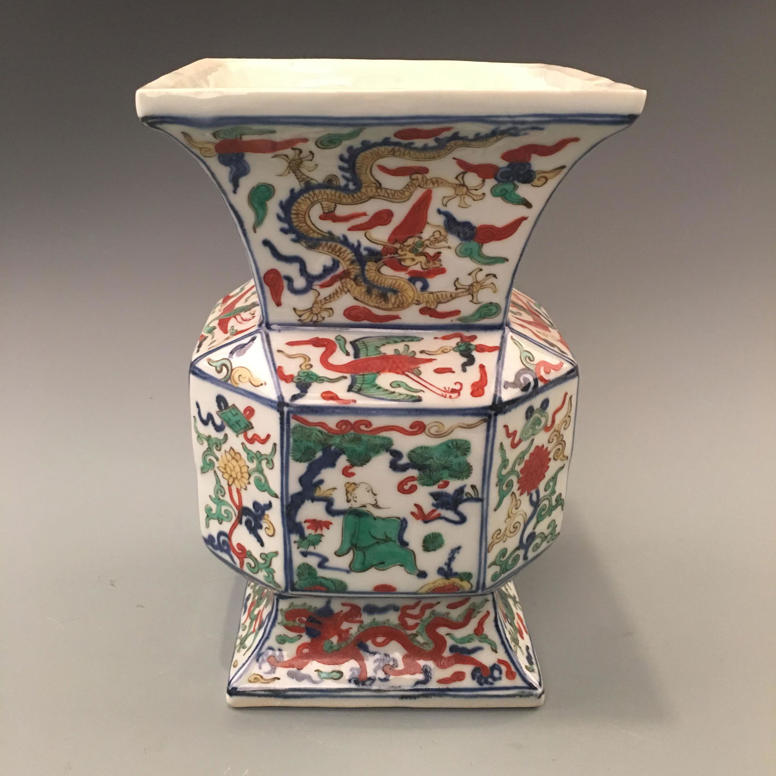 Chinese Wucai Dragon Pattern Vase 'Jiajing' Mark (1 of 7)