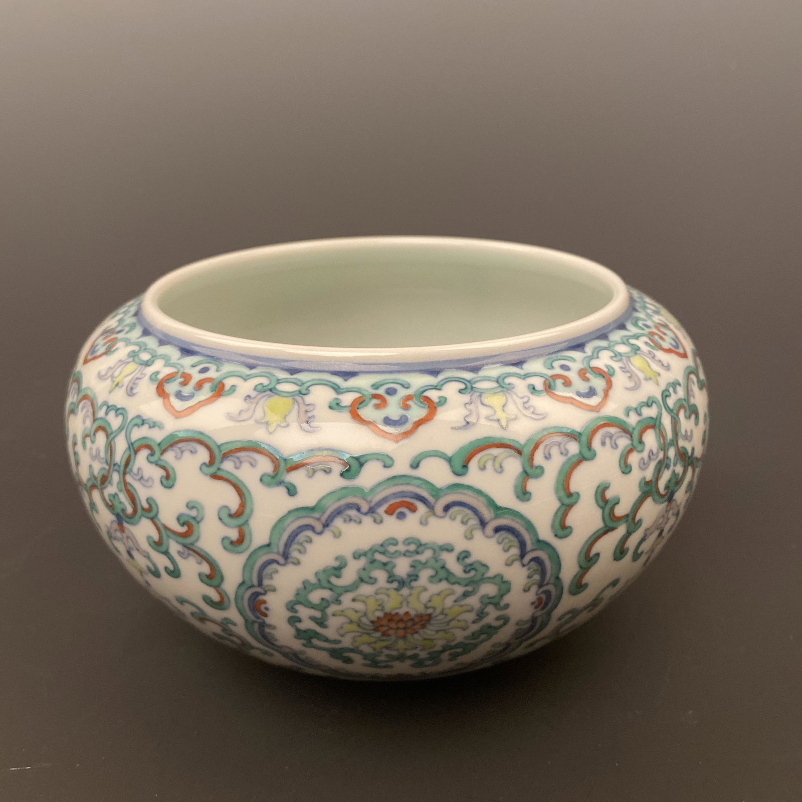 Chinese Doucai 'Flower' Water Pot 'Yongzheng' Mark (1 of 4)