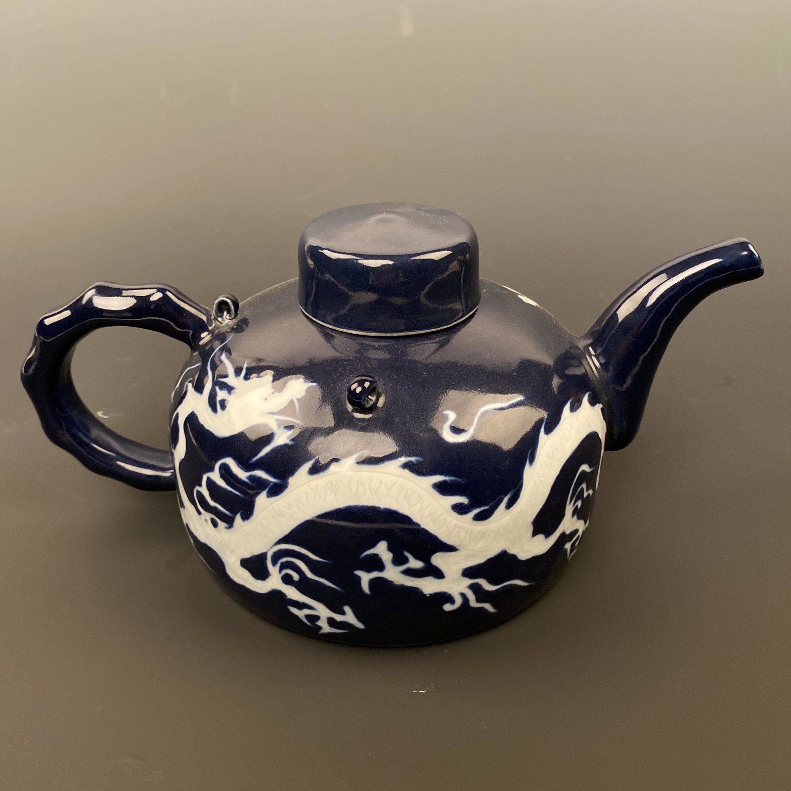 Chinese Blue and White Glazed 'Dragon'  Lidded Teapot (1 of 7)