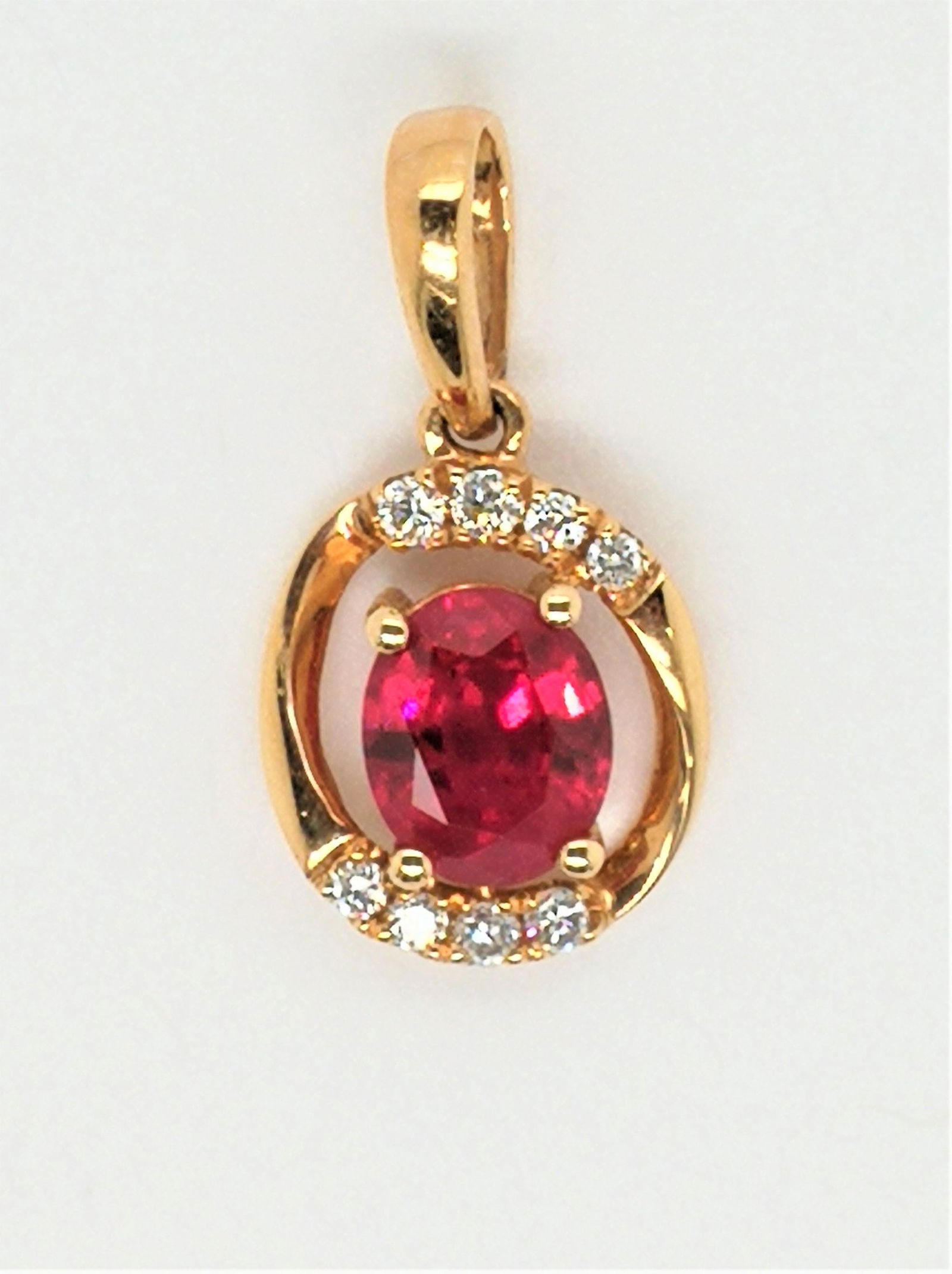 18k yellow gold ruby pendant (1 of 1)