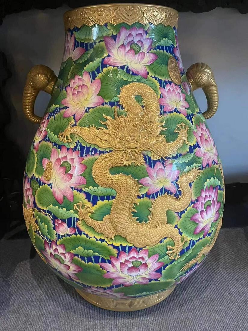 A Large Qianlong Gilt gold Dragon flower Jar (1 of 5)