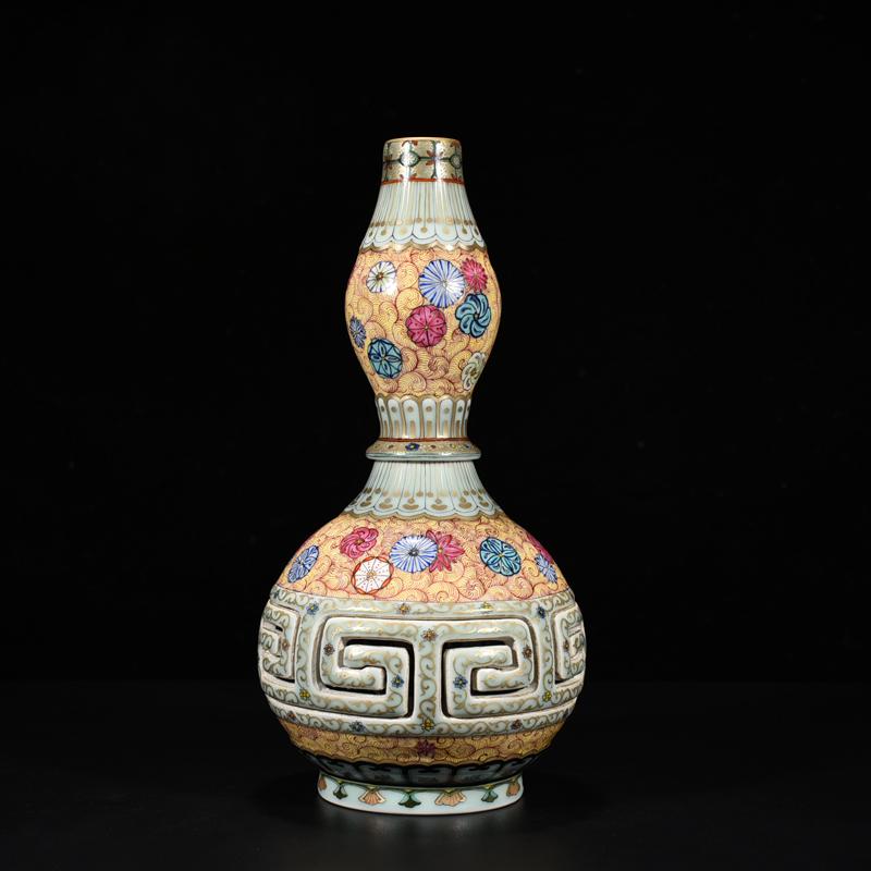 Qing Qianlong enamel color hollow gourd bottle. Size: (1 of 9)