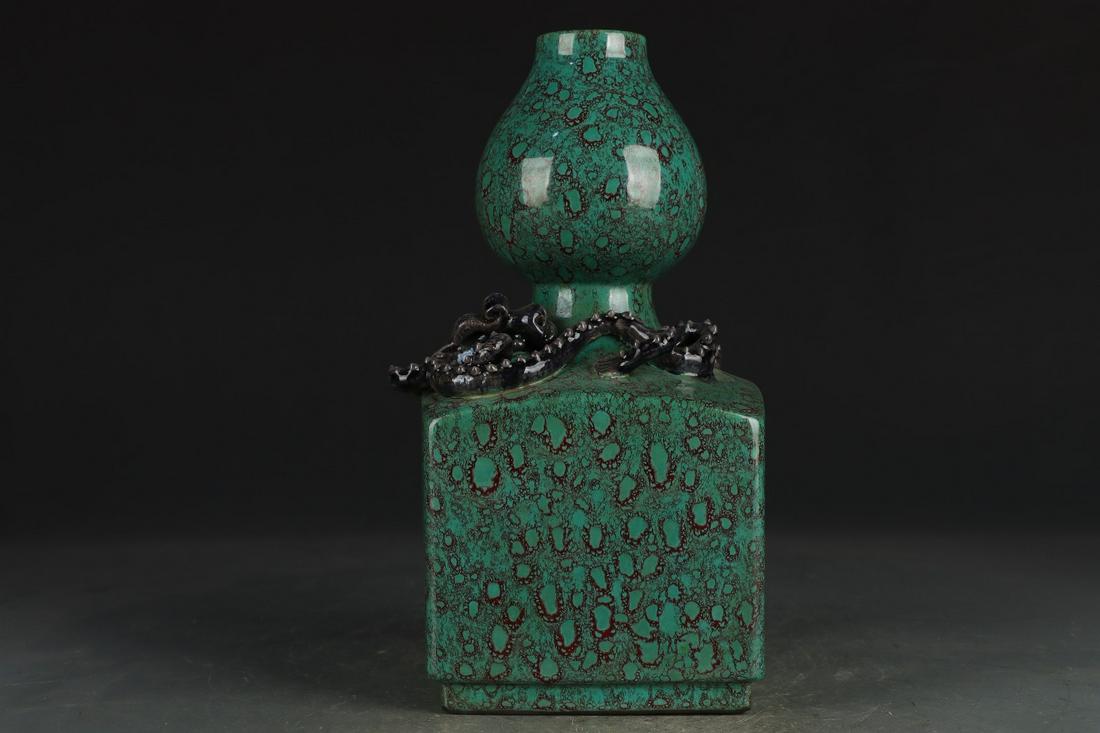 Qing Qianlong - Lu Jun glaze plate dragon gourd vase: Qing Qianlong - Lu Jun glaze plate dragon gourd vaseHeight 21cm, diameter 3.5cm, belly diameter 10.5cm, bottom diameter 9.6cm.