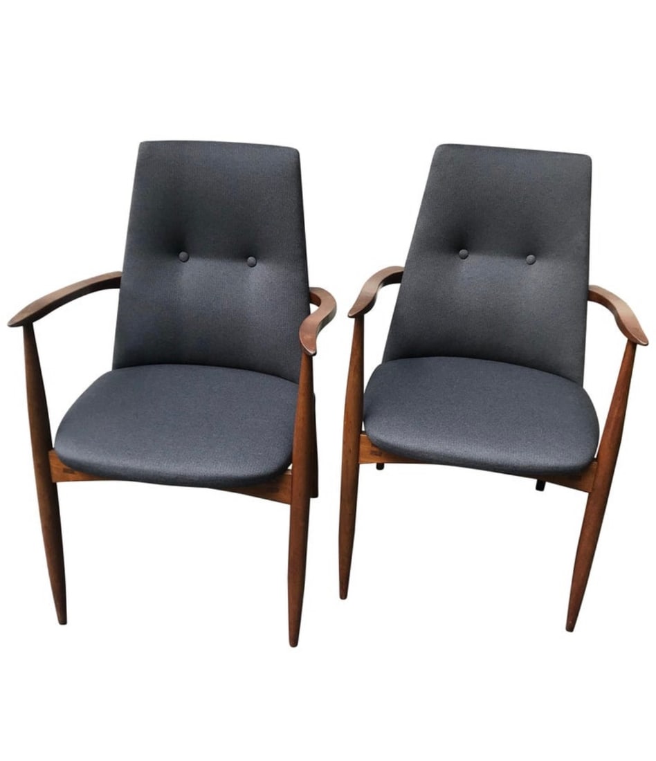 Pair of Mid Century Upholstered Grey Side Chairs by Vanson, England, 1960s: Pair of side/lounge chairs with curved armrests, reupholstered in Knoll solid grey fabric. Designed by Peter Hayward for Vanson, England, 1960s.Height: 34 in (86.36 cm)Width: 20.5 in (52.07 cm)Depth: