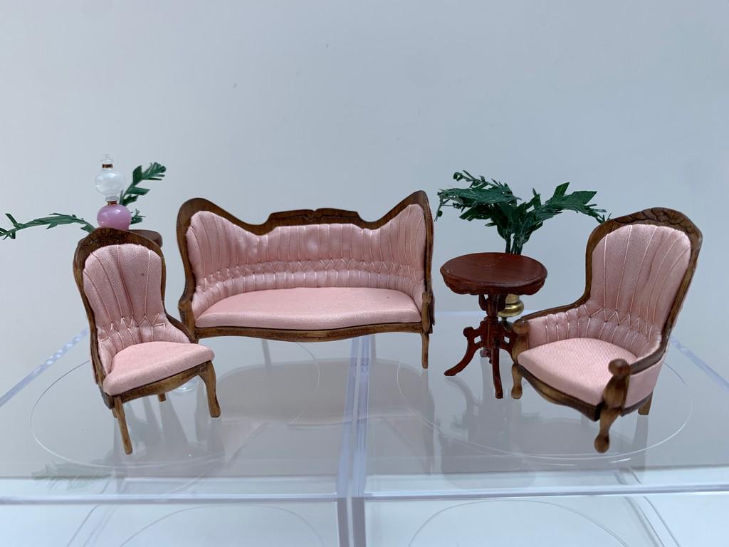 1/2" Scale Victorian Living Room Set - 8 Piece: 8 Piece set decorated with two hand crafted plants, glass oil lamp and two end tables. The Victorian Living Room set is pale pink with wooden frame. Half Scale.