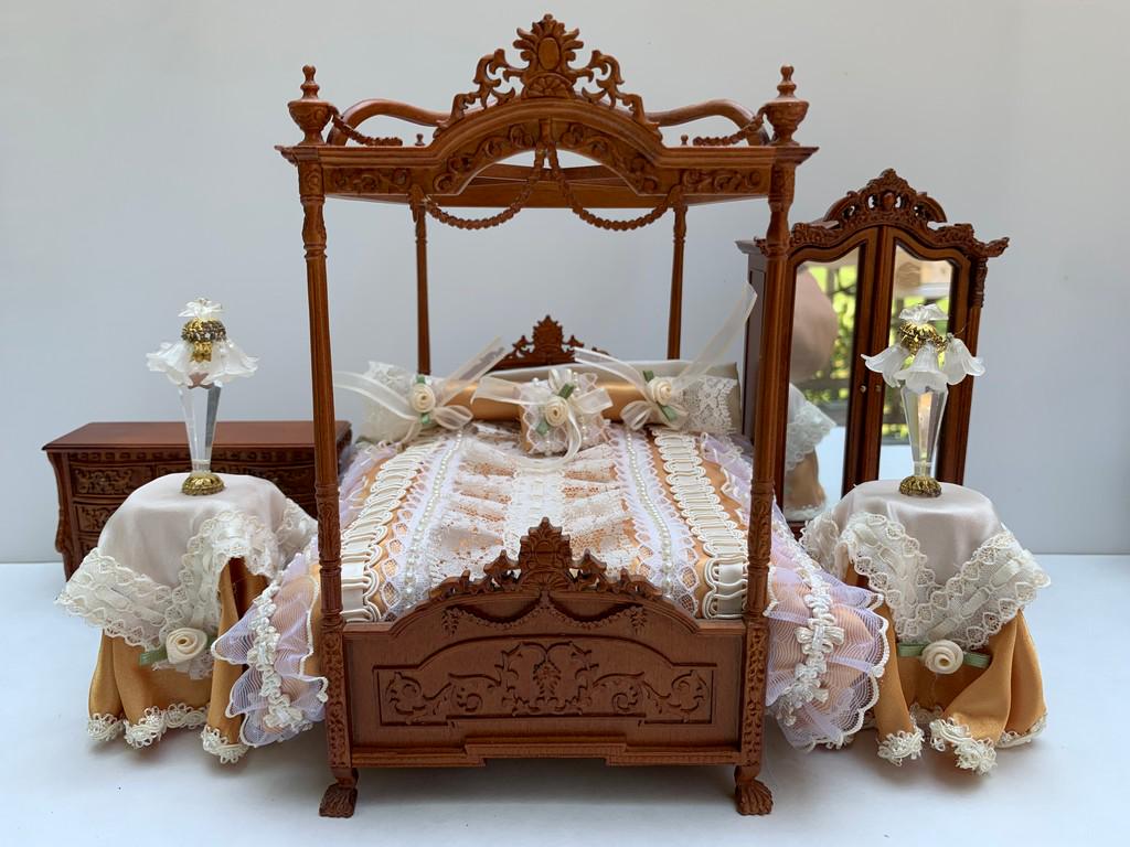 5 Piece Canopy Bed Set by Bespaq w/ Tables: This is a Bespaq bedroom set with a wooden canopy bed frame, mirrored armoire and low dresser. There are 2 handmade round tables with 2 handmade lamps. The bedding matches the tables.