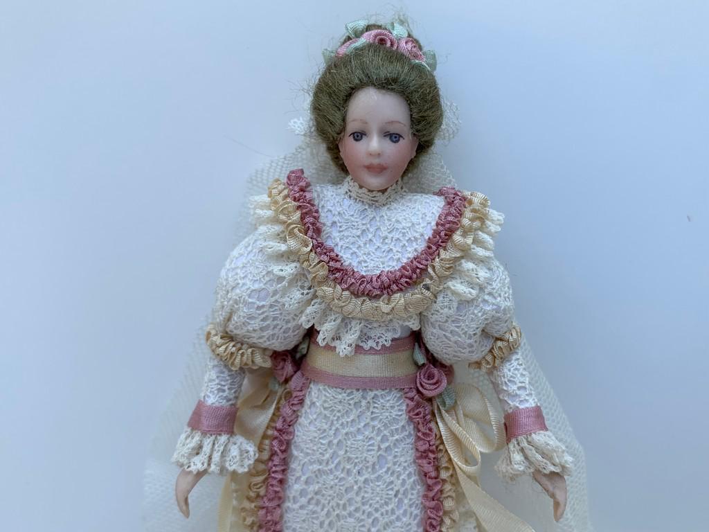Vtg. Porcelain Bride Doll w/ Roses Wedding Dress: This doll has a beautiful dress, costumed very well. Her face is painted very nicely and she's from an estate. The doll is a bride doll with a porcelain body. She has blonde hair. Ecru, rose and lace 
