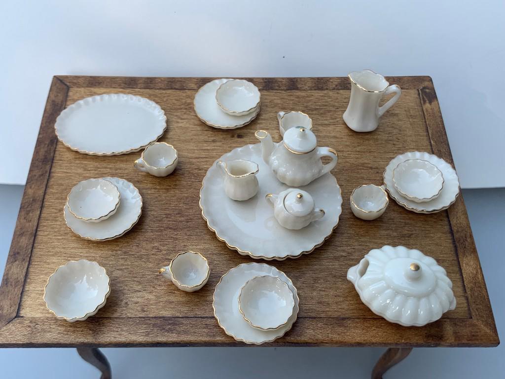 White Porcelain Dinner Service Similar to Lenox: This is a lovely handmade porcelain dinnerservice in white with gold trim. It reminds us of Lenox. The pattern has a wave to it, and it's very nicely crafted. There are four plates, four bowls, four c
