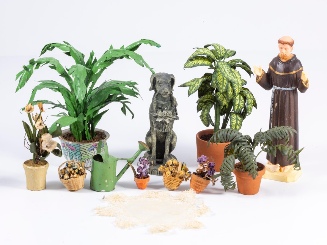 Handmade Pots of Plants and Statues / Figurines (1 of 13)