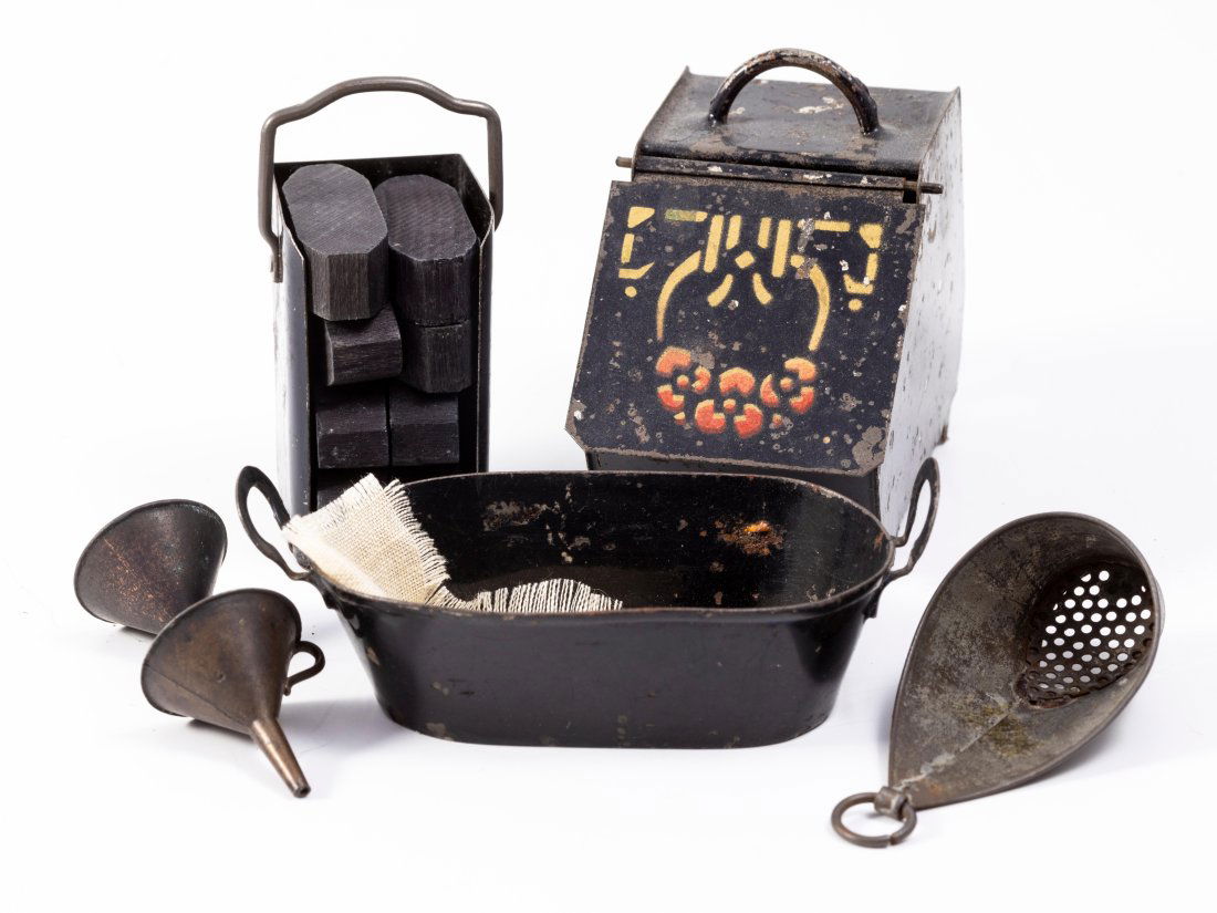 Black Metal Stove Accessories and Kitchen For Larger Dollhouse Scale (1 of 16)