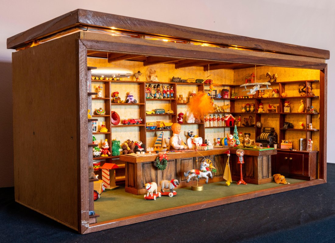 Decorated Dollhouse Toy Store Room Box (1 of 15)