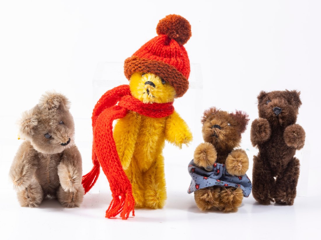 4 Schuco Teddy Bears - all with moveable arms (1 of 10)