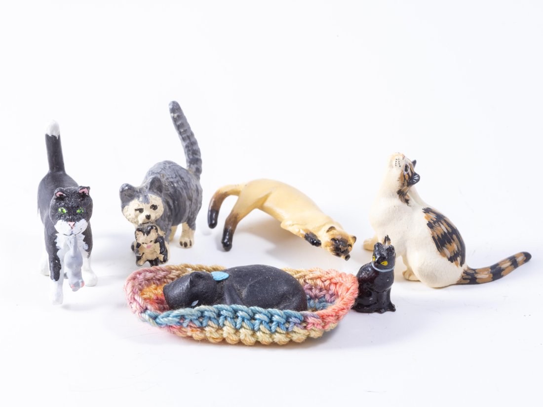 5 Hand Painted Pewter Cats & Kittens - Dollhouse Scale (1 of 11)