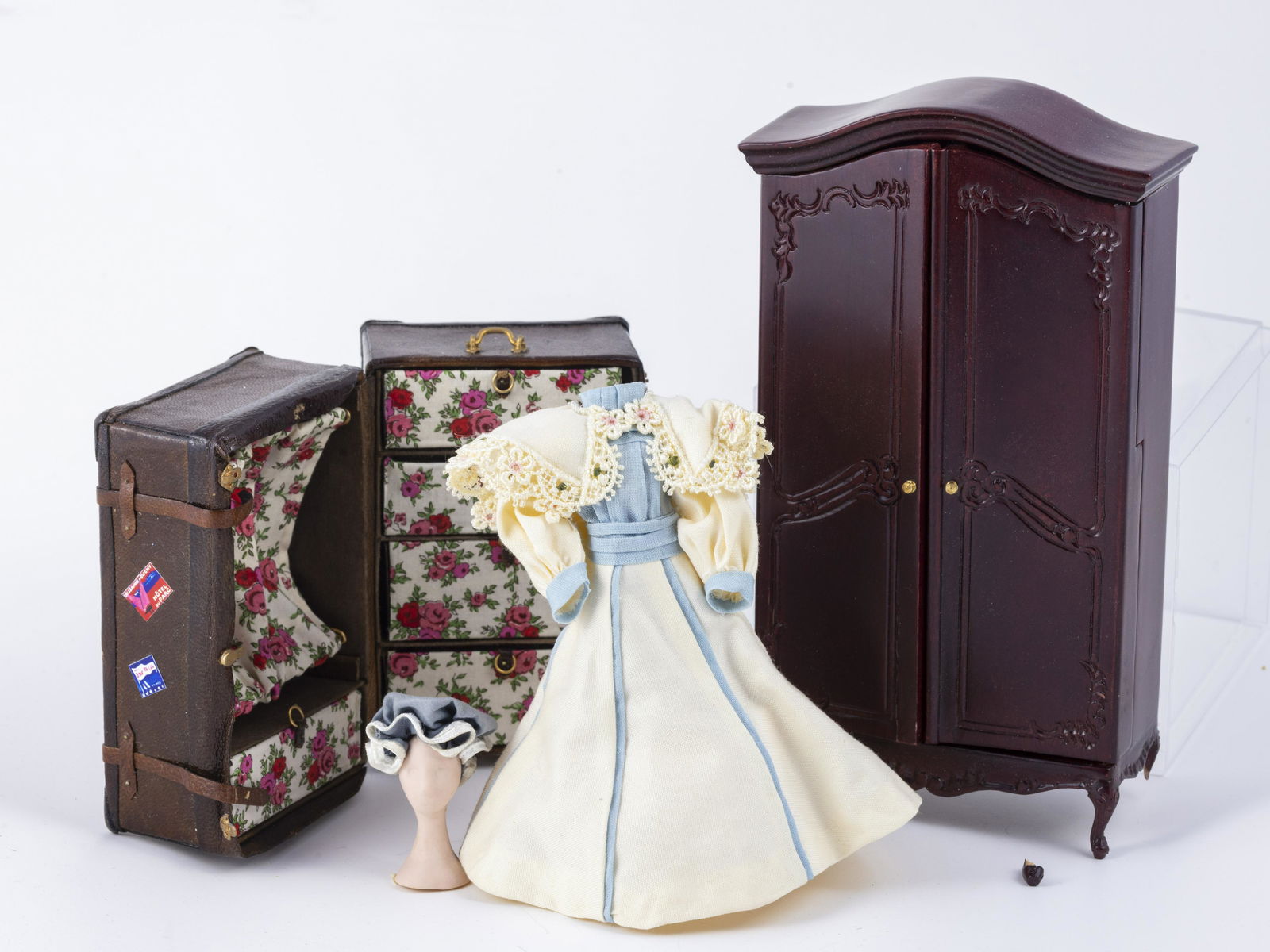 This is a lovely ladies lot with a handmade leather travel trunk by Sylvia Roundtree, The Dolls (1 of 17)