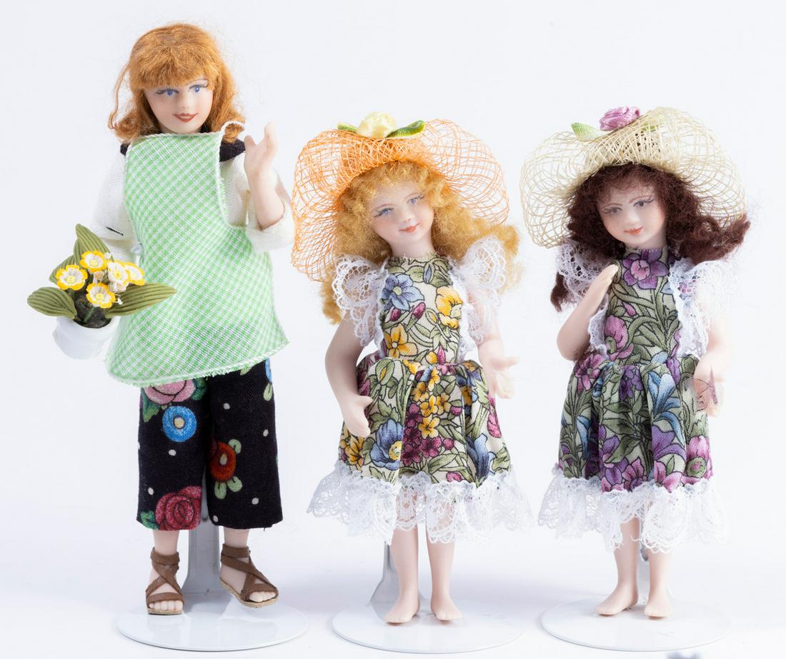 Mom With Her 2 Girls Gardening - 3 Dolls (1 of 8)