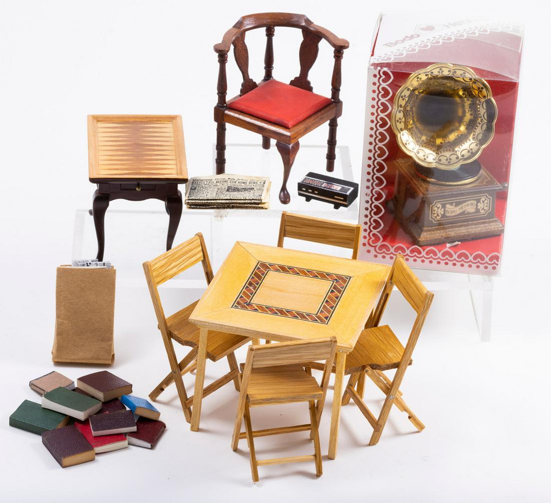 Game Room w/ Bodo Hennig Working Grammophone & Tom Wolfert Working Folding Table & Chairs (1 of 10)